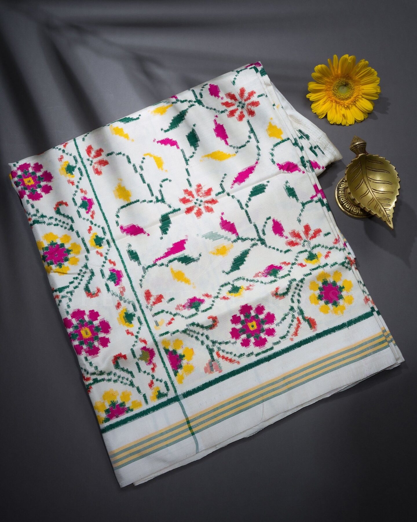 Off White Handwoven Patola Saree – The Saffron House